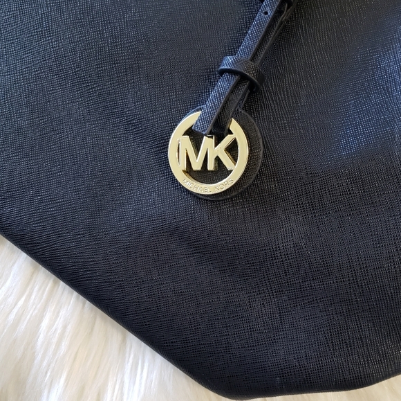 Michael Kors Jet Set Saffiano Black Leather Tote - Picture 2 of 8